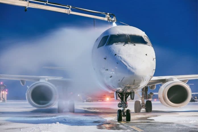 deicing aircraft