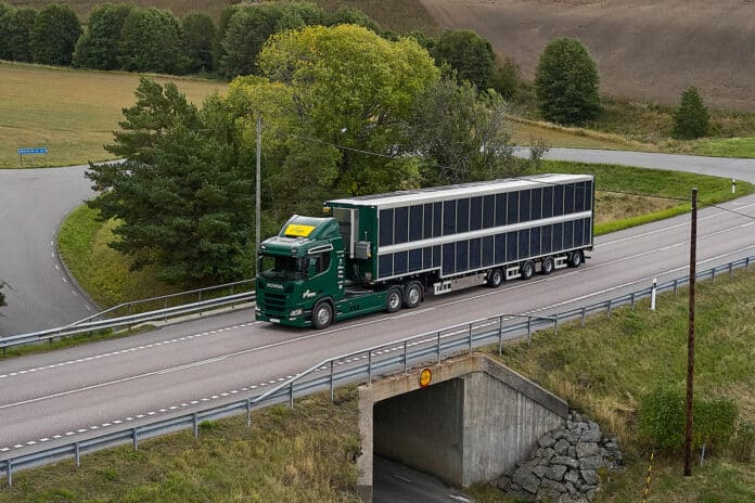 Truck trailers with solar panels can cut operational costs, emissions.